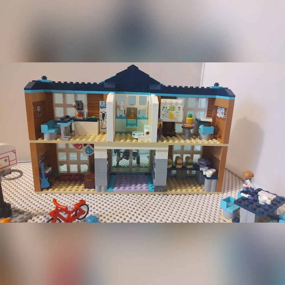 Lego Friends 41682 Heart Lake City School